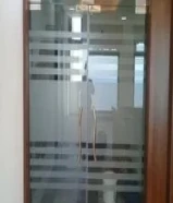 تركيب زجاج سكريت وشاورات بكس ومرايات وطاولات الطعام