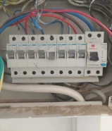 خالد الكهربائي نعمل في جميع تخصصات الكهرباء وخدمه 24 ساعه في أينما كنت مع كفاله