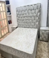 للبيع غرفة نوم سرير مع 2 كمو دينه ومرتبه نظيفه وشبه جديده مستعمل خفيف