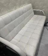 كنب ابيض بحالة ممتازة 2 متر