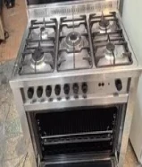 طباخ لوفر ايطلي إشعال ذاتي لمب بالفرن حجم 90 في 60 شبك تقيال بحاله ممتاز جدا