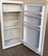 للبيع ثلاجة شارب بحاله جيده