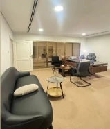 اثاث المكتب للبيع جديد وحالته ممتازة كل