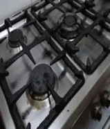 غاز خمسة شعلة للبيع بحالة جيد جدا بيعة سريعة طباخ إيطالي فرن وشوايه يعمل بحالة جيدة الله