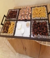 تمور مع خدمة ضيافه رجالي ونسائية