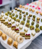 عصائر فريش حلويات تمر محشي وشكولا