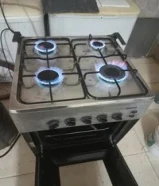 بتوجاز اربع عيون وفرن وشوايه إشعال ذاتي وفي لمبه بالفرن