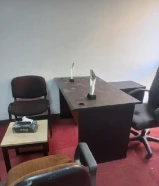 اثاث مكتب بحاله ممتاز جدا لي البيع