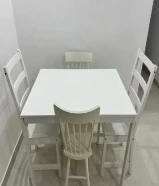سفرة من ايكيا بحالة ممتازة