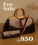 850 KWDشنطه ومحفظه لوي ڤيتون (Louis vuitton ) لونها عنابي غامق..