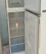 نبيع ثلاجه توشيبا 20 قدم بحاله جيده معا التوصيل والكفاله استخدام لون سلفر