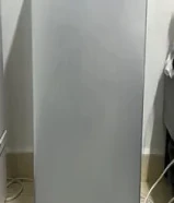 للبيع ثلاجه صغيره ماركه شارب