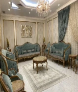 صالة استقبال فخمة ونظيفة للبيع بالكامل مع الطاولات قابل للمساومه للجادين فقط