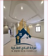 للبيع بيت حكومي في الوفرة السكنية ‏موقع شارع وآحد خطوط من الخدمات بالكامل ‏البيت نظيف وثيقة حرة مساح