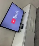 للبيع طاوله تلفزيون وتلفزيون سامسونج