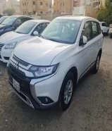 Mitsubishi	Outlander	2020