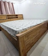 سرير خشب مستعمل مع مرتبة عرض 200x200 سم من هوم سنتر Used Wooden Bed with Mattress, 200x20