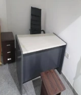 اثاث مكتبي للبيع حاله ممتازه جدا حولي شارع ابن خلدون