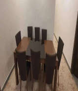 طاولة طعام خشبية كبيرة مع 8 كراسي قمة في النظافة