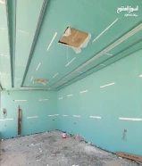 معلم ديكور جبس ومقاول جبس بورد وصبغ وبديل خشب وبديل رخام وتركيب سيراميك ومقاولات