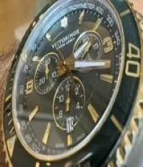 ساعة victorinox للبيع