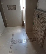 معلم سيراميك ورخام و مسابح حمامات مطابخ درج رخام ارضيات رخام