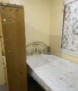 سرير لشخص ومرتبه طبيه وكبت بحاله نظيفه جدا