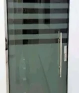 فني زجاج سكوريت جام سكريت ابواب وواجهات وتبديل مكاين ابواب