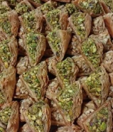 معلم حلويات عربيه خبره بالكويت لأكثر من 20 عام يبحث عن نصف دوام او دوام كامل