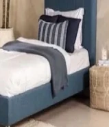للبيع سرير من هوم سنتر