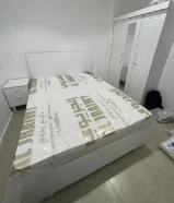 غرفه نوم كامله جديده لم تستخدم سرير كبير مع المرتبه الطبيهخزانه كبيره