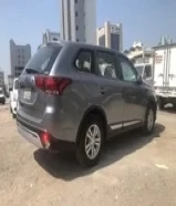 للبيع جيب متيسوبيشي اوتلاندر 2020 رمادي الداخل بيج فل اتوماتيك