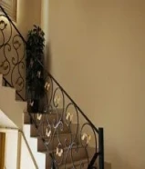 فيلا للايجار في بيان قسايم1- دورين ونصف2- مقاسات الغرف 4x53- 2 غرف ماستر4 - 4 غرف نوم5- غرفة خادمة6- غرفة غسيل7- حوش8- مطبخ عدد 29- عدد 5 حمامات10- حديقة خارجية وحدة في طاولة وكراسي والثانية زراعية11- مواقف 4 سيارات تحت الظل وساحة كبيرة لمجموعة