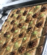 حلويات شرقية بقلاوة هريسة حلاوة الجبن