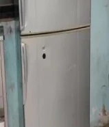 نبيع ثلاجه سانيو 20 قدم بحاله ممتازه حجم متوسط لون سلفر معا التوصيل والكفاله