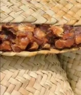 تمر الاحساء مغلف بالطريقة الحساوية التقليدية (القلة)