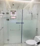 فني تركيب جميع انواع الزجاج والمرايا