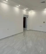 للايجار شقه ف الاندلس ارضيه 3 غرف منهم غرفه ماستر و غرفتين بنهم حمام و مطبخ و صاله و غرفه خادمه