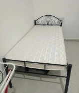 سرير مع فراش للبيع