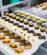 عصائر فريش حلويات تمر محشي وشكولا