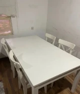 سفرة ايكيا للبيع بحالة ممتازة